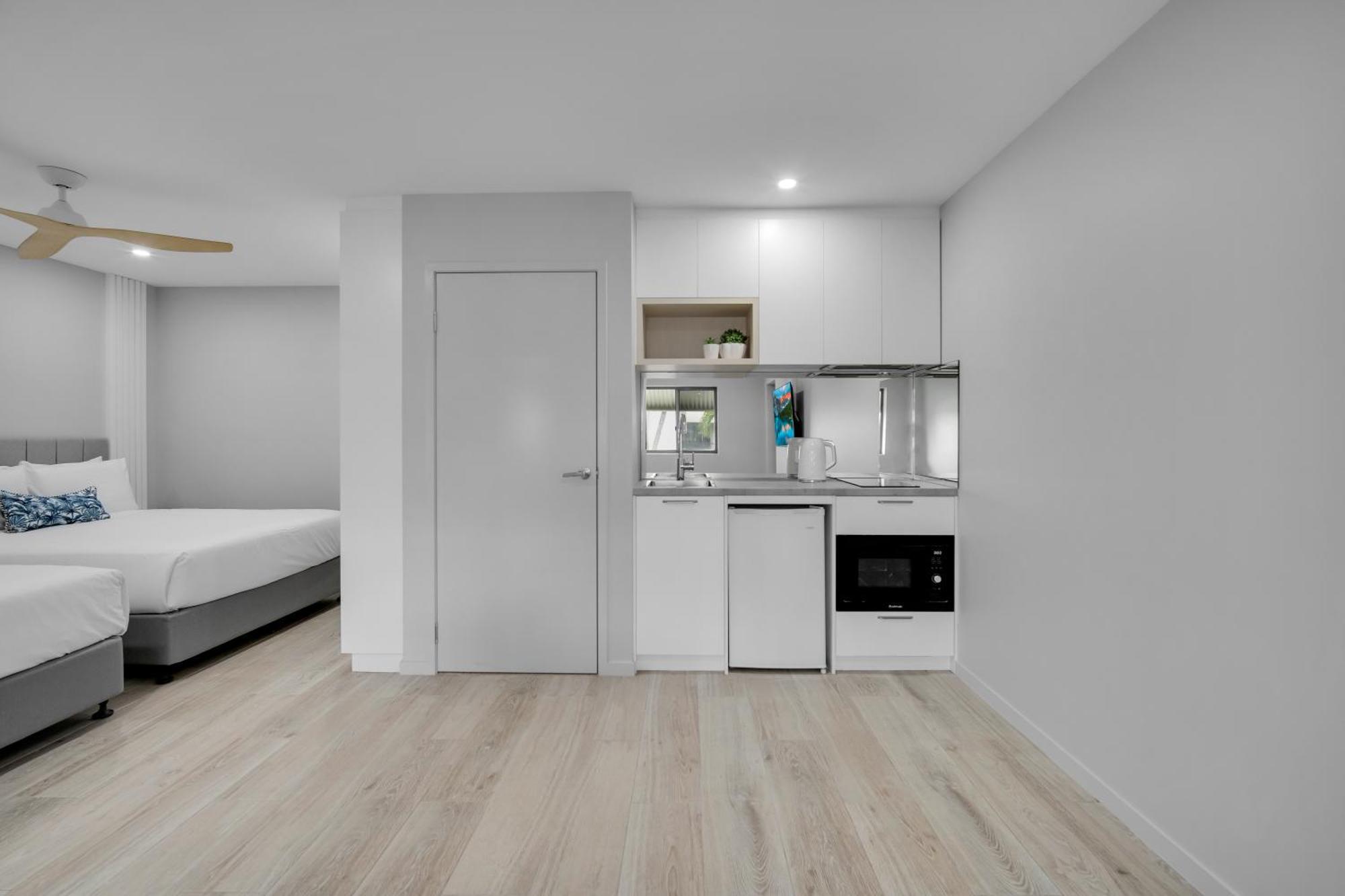Belmoral Corporate Suites (Adults Only) ทาวน์วิล ภายนอก รูปภาพ